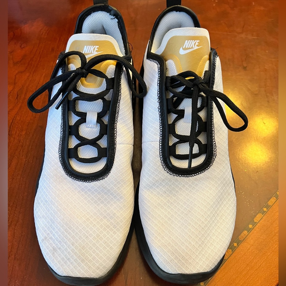 Nike Air Max Motion 2 CT1103 001 Black White Metallic Gold Mens Used Size 11